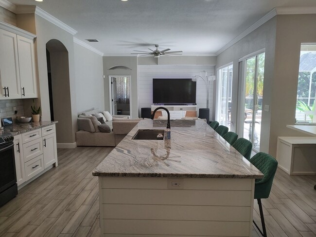 Building Photo - Plant City Executive Pool Home! Free Elect...