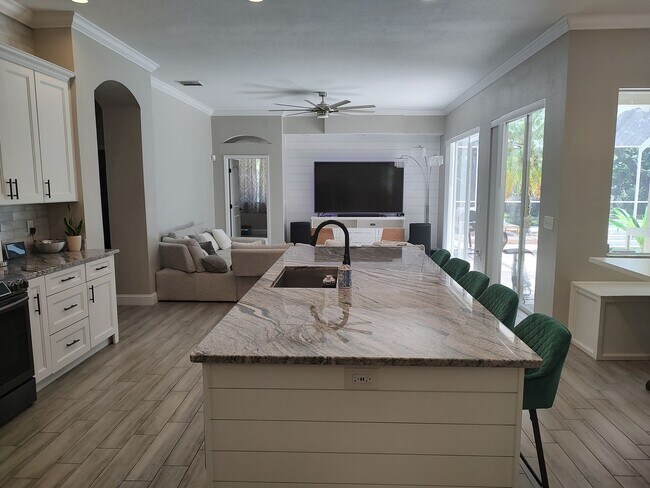 Foto del edificio - Plant City Executive Pool Home! Free Elect...