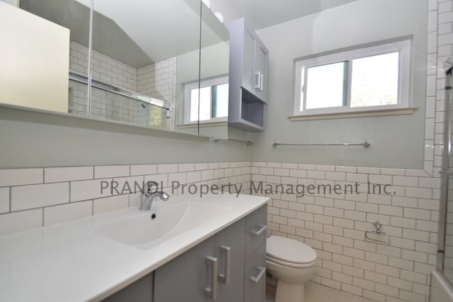 Building Photo - Bright & Peaceful 2BR Townhouse with Deck,...