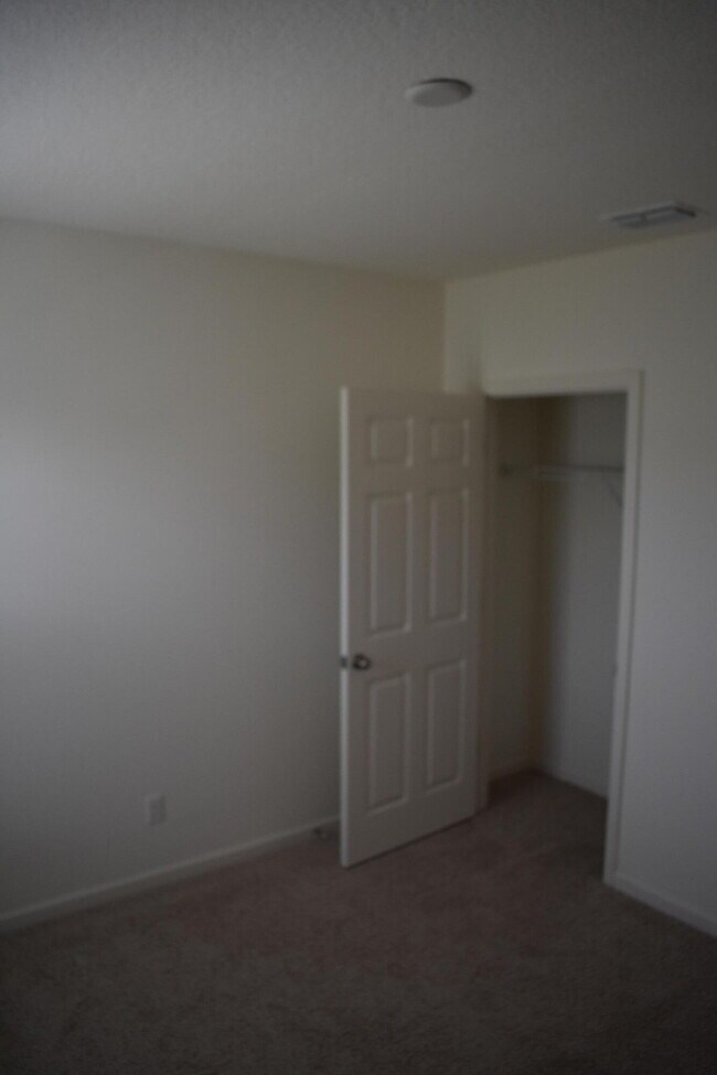 Building Photo - 107 SW Glenwood Dr