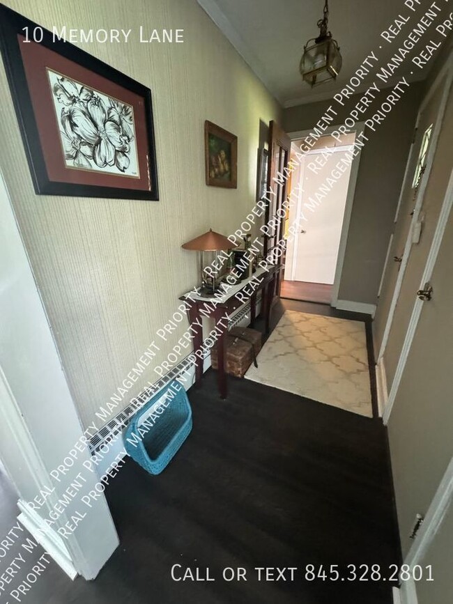 Building Photo - Fully Furnished 3 BR Home in Tranquil Comm...