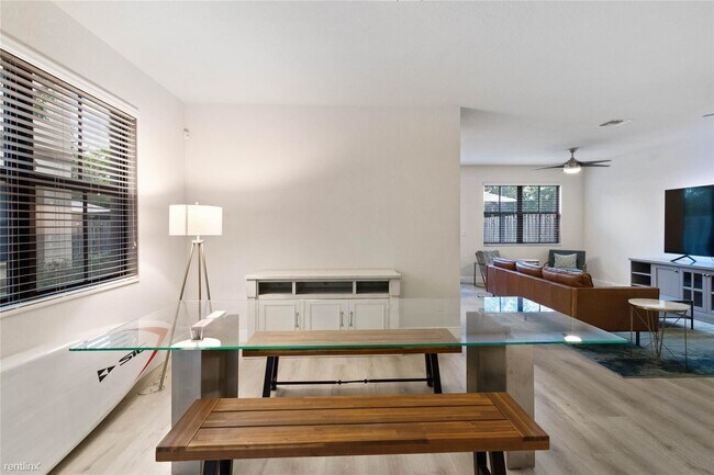 Building Photo - 3 br, 2.5 bath Townhome - 9610 Town Parc C...