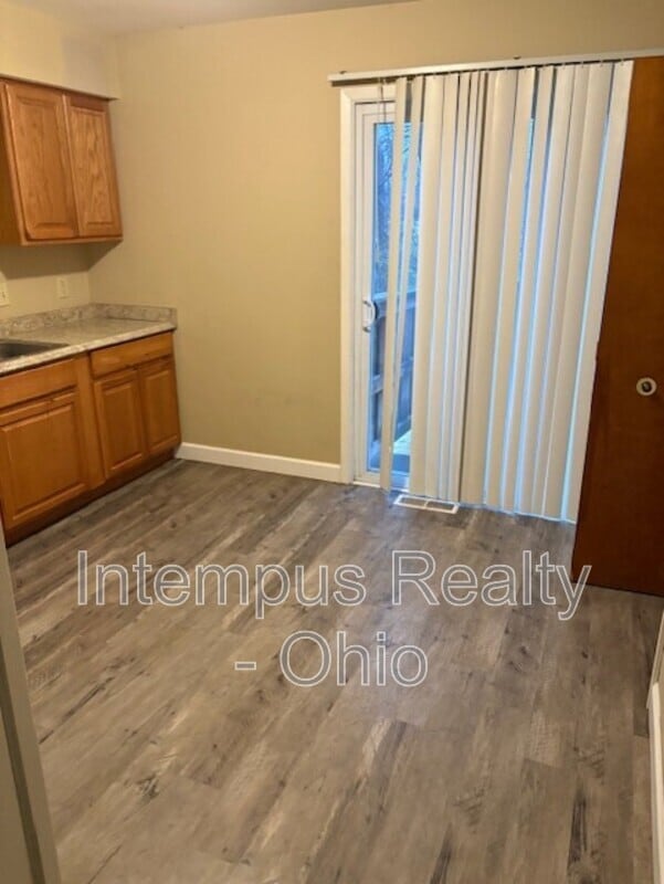 Building Photo - 57 Willow Dr