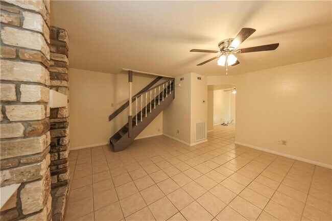 Building Photo - 6 Brookmeadow Dr