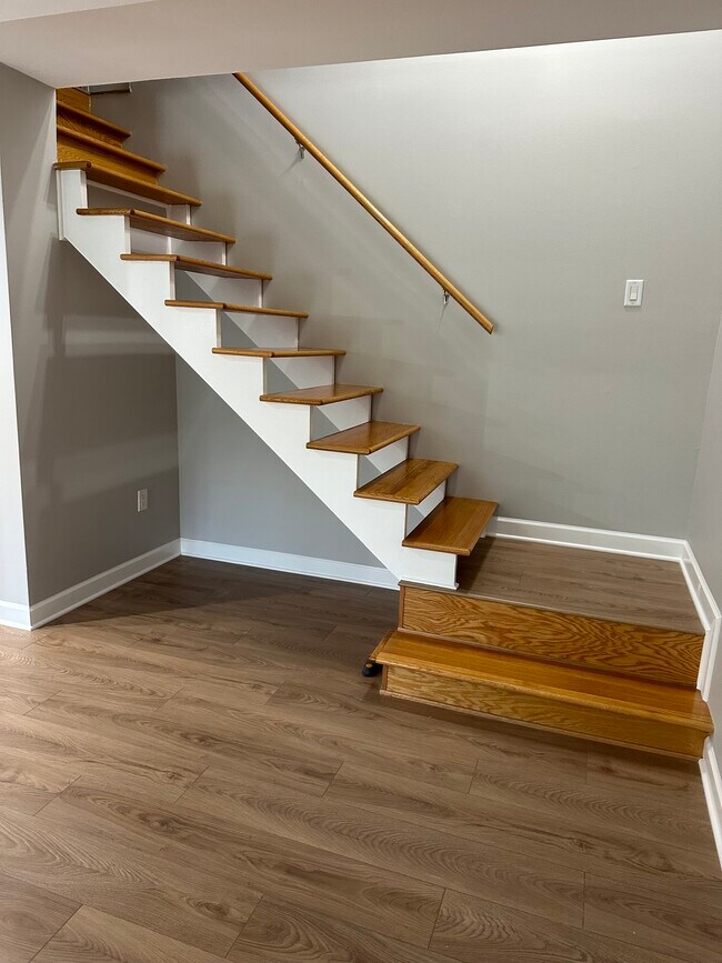 Building Photo - 9831 Nottingham Ave