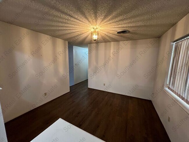 Foto del edificio - Spacious 4 Bedroom 2.5 Bathroom Home