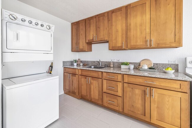 Foto del edificio - Remodeled 2 bedroom, 1 bath with assigned ...