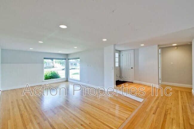 Building Photo - 1549 Alisal Avenue