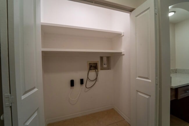 Building Photo - 550 Florida Club Blvd