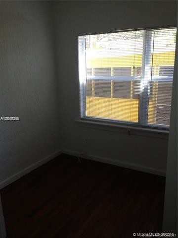 Foto del edificio - 418 NE 26th St