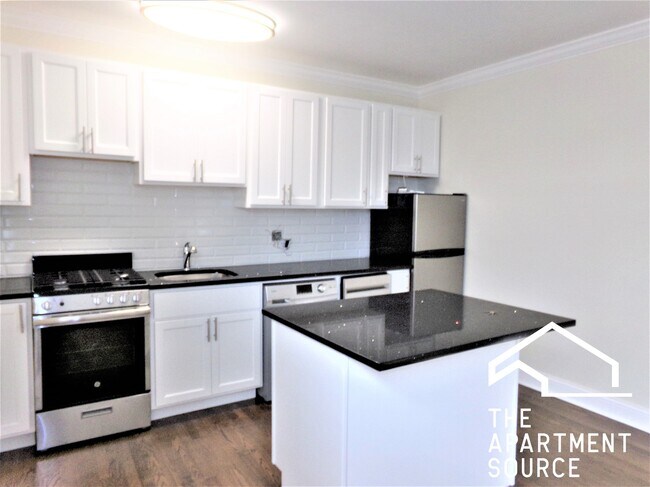 Foto del edificio - 914 Green Bay Rd