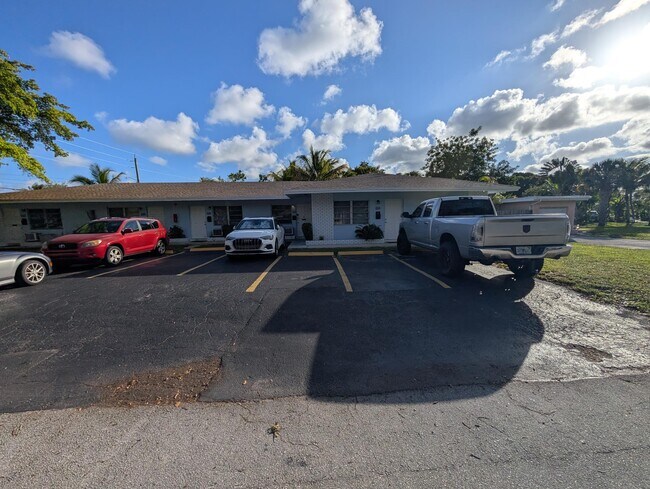 Foto del edificio - 828 NE 16th St