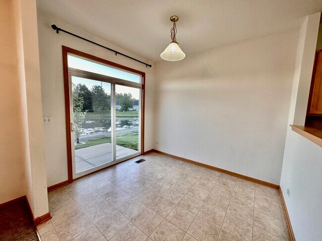 Building Photo - 1410 Reserve Ln