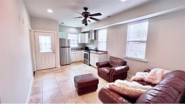 Building Photo - 4236 E Cherokee Dr