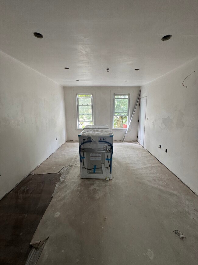 Building Photo - 62 Willow Ave