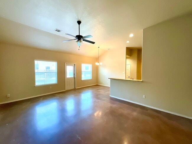 Building Photo - 2575 Pahmeyer Rd