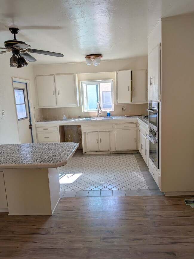 Foto del edificio - 336 S Ynez Ave