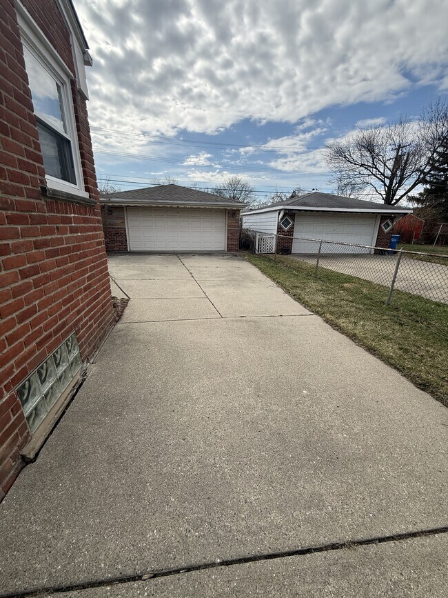 Foto del edificio - 3746 Jarvis Ave