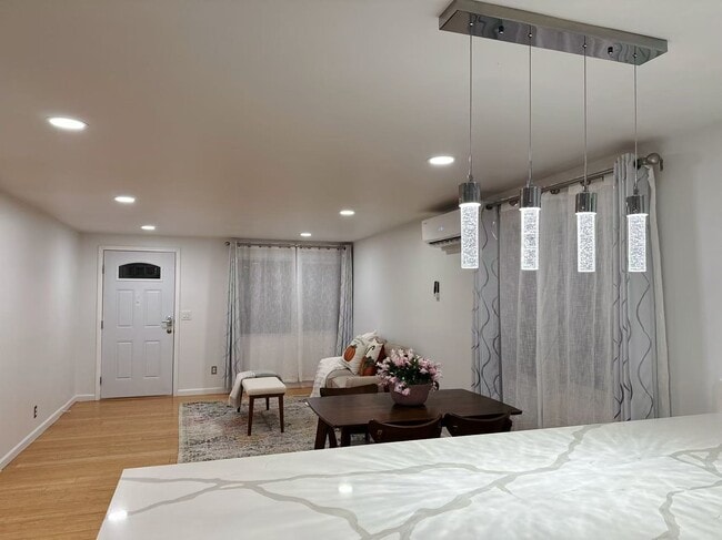 Sala de estar - 2102 N 192nd St