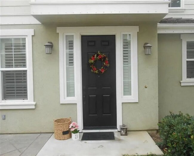Building Photo - Cozy Townhouse