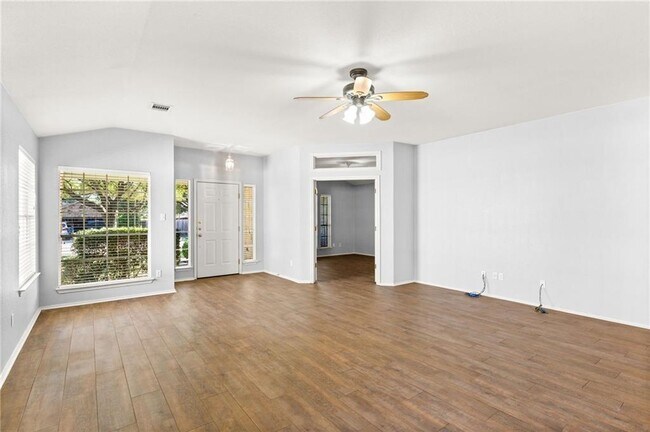 Foto del edificio - 10708 Sycamore Hills Rd