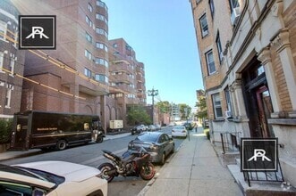 Building Photo - 145 Kelton St