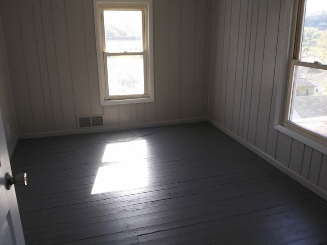 Bedroom - 3212 Elm St