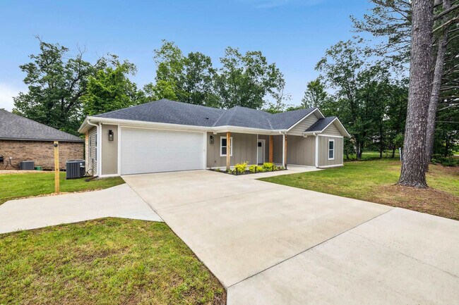 Building Photo - 10 Granshire Dr