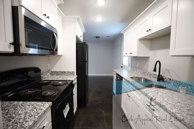 Foto del edificio - Move in special $850!! New construction, beautiful 3 bed / 2 bath home - Brookland!
