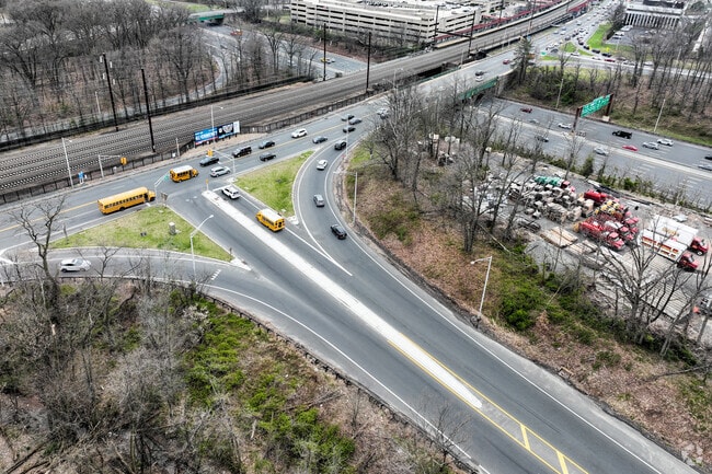All major highways are easily accessed from Metuchen.