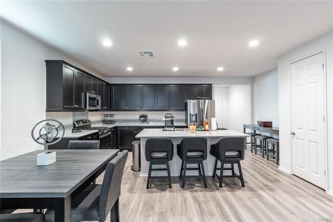 Foto del edificio - 44116 51st St W