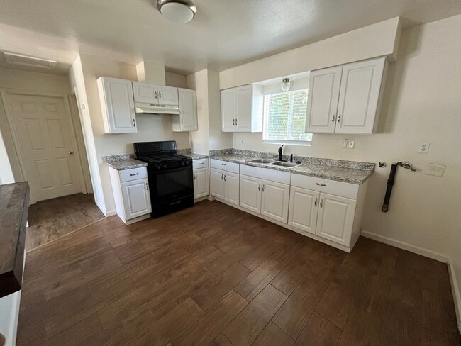 Building Photo - 3529