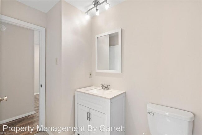 Building Photo - 2 br, 1 bath House - 433 Lester Road  #5