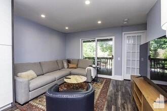 Building Photo - 2140 N Lincoln Ave