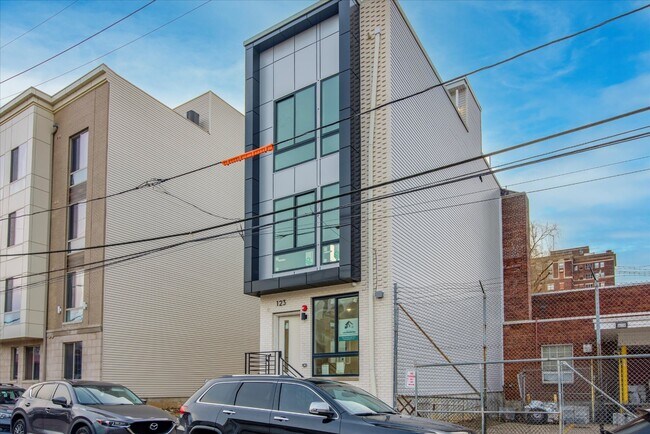 Building Photo - 1230 N Marshall St