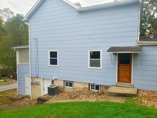 Building Photo - 1043 Moon Run Rd