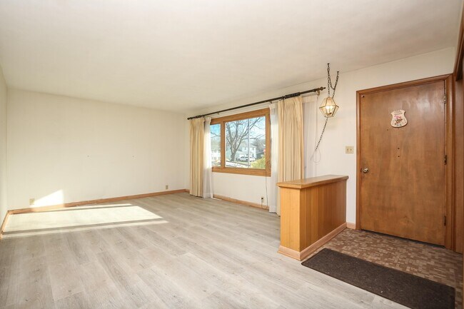 Foto del edificio - 1705 Elmwood Dr