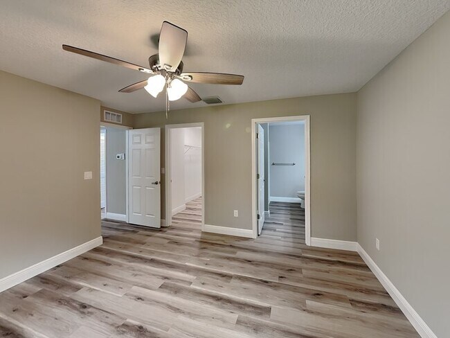 Foto del edificio - 238 W Ruska Pl