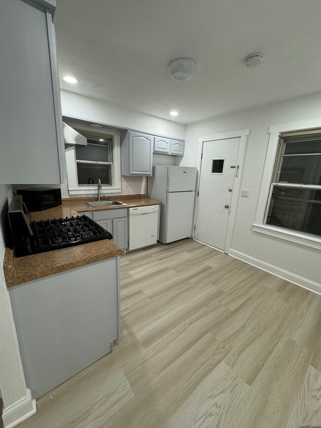 Kitchen layout before new appliances/counter - 77 Hibiscus St