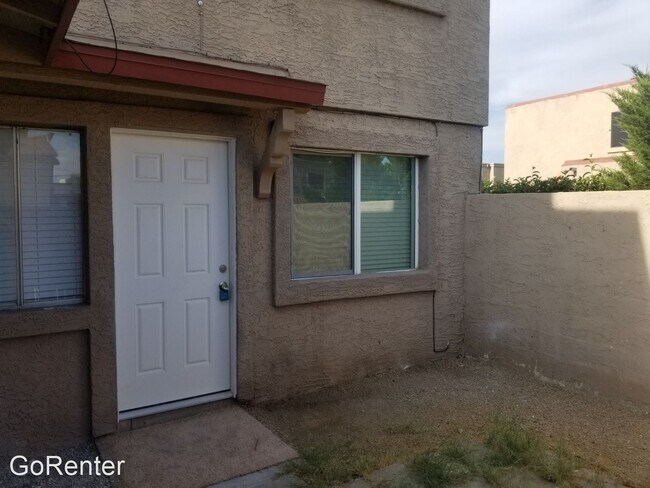Building Photo - 2 br, 1 bath House - 3952 W Palomino Rd