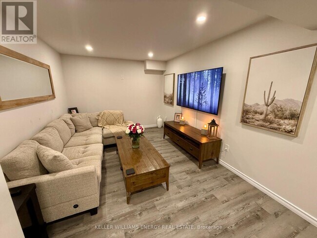 Building Photo - 2412 Secreto Dr