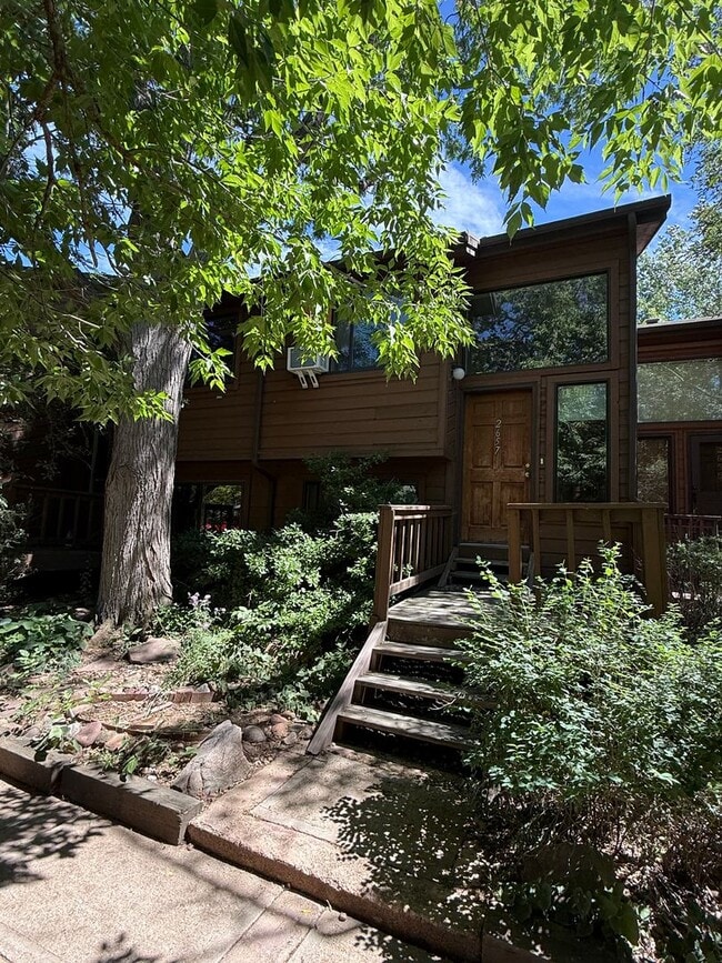 Building Photo - 2657 Juniper Ave