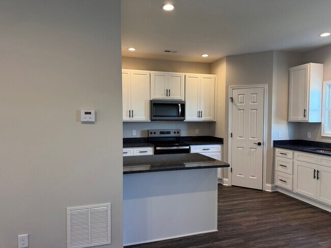 Foto del edificio - Brand New 3BR Townhouse