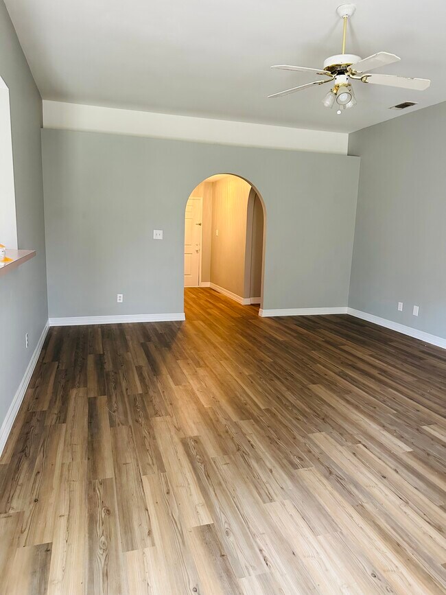 Building Photo - 106 Ash Dr