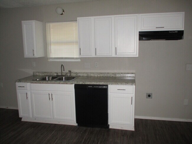 Building Photo - 1515 Pecan Ave