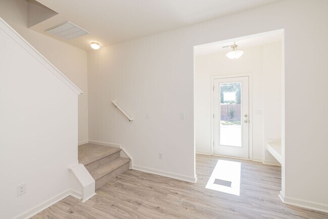 Building Photo - BEAUTIFUL 2 Bedroom Townhome in Mooresville AVAILABLE NOW