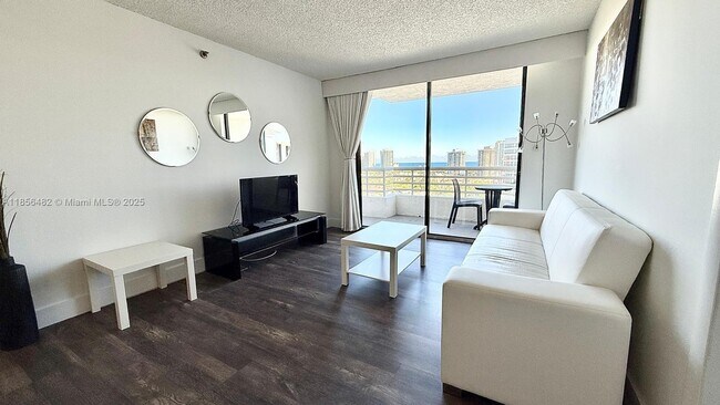 Foto del edificio - 3300 NE 192 St