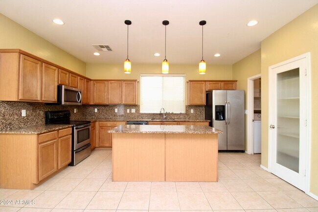 Building Photo - 3074 S Southwind Dr