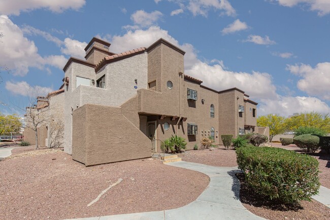 Foto del edificio - 2 bedroom in gated community with pool/spa...