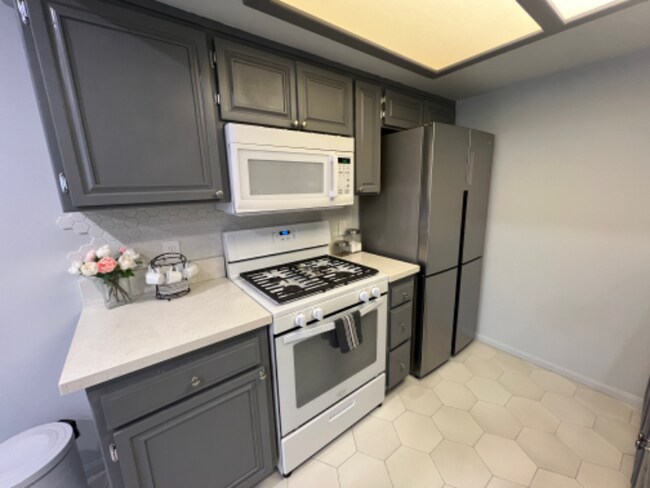 Building Photo - 336 E Verdugo Ave